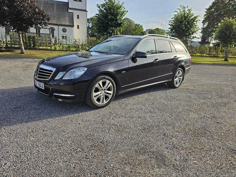 Svart Begagnad 2012 Mercedes E220 Kombi | 79 500 kr (Marknadspris) - Bild 1/4