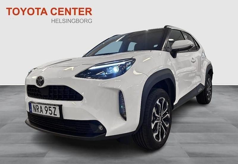 Vit Ny 2025 Toyota Yaris Hybrid SUV | 324 900 kr (Marknadspris) - Bild 1/4