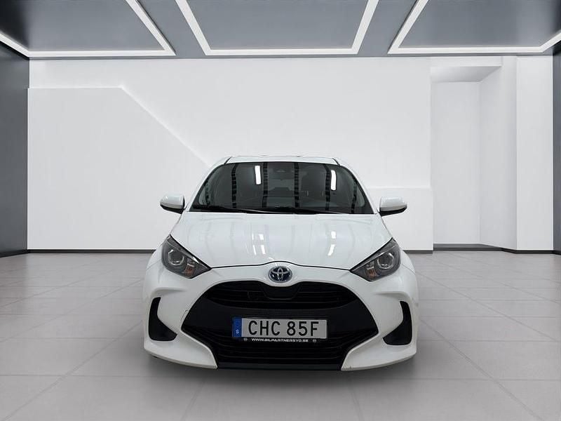 Begagnad Toyota Yaris Hybrid Active 116 HK (85 kW) 2021 Vit Halvkombi