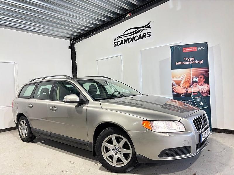 Begagnad Volvo V70 Kinetic 145 HK (106 kW) 2008 Ljusbrun Kombi