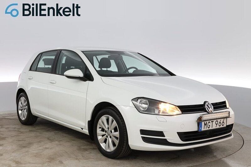 Vit Begagnad 2016 VW Golf VII Halvkombi | 84 900 kr (Superpris) - Bild 1/4