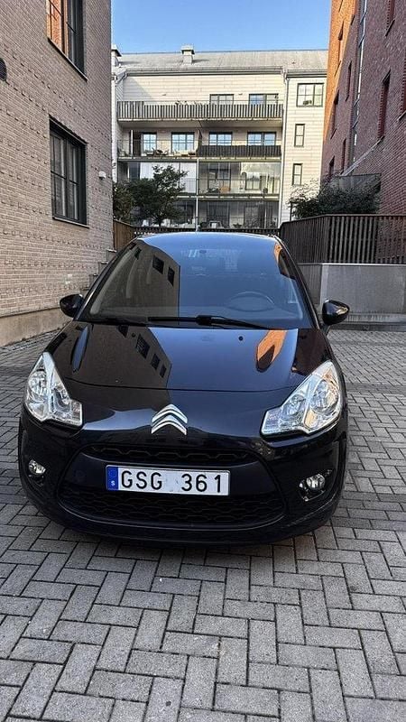 Svart Begagnad 2010 Citroën C3 Halvkombi | 36 500 kr (Marknadspris) - Bild 1/4
