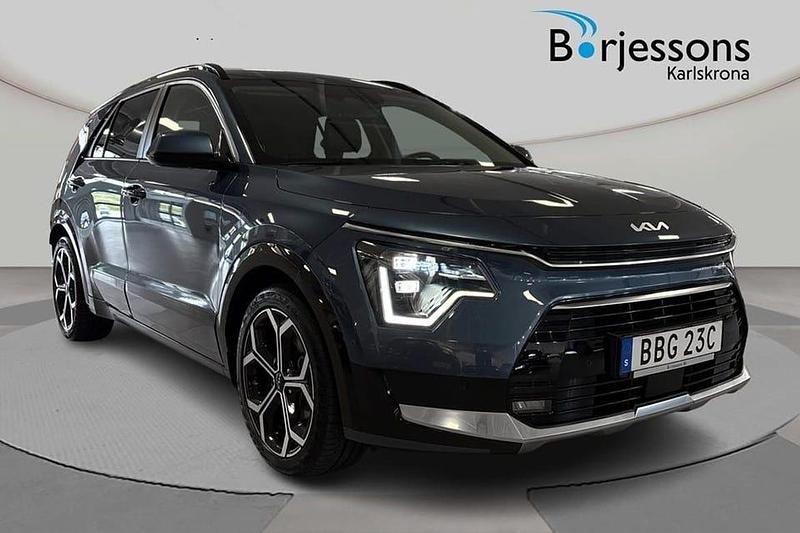 Blå Begagnad 2022 Kia Niro SUV | 329 000 kr (Lite dyr) - Bild 1/4