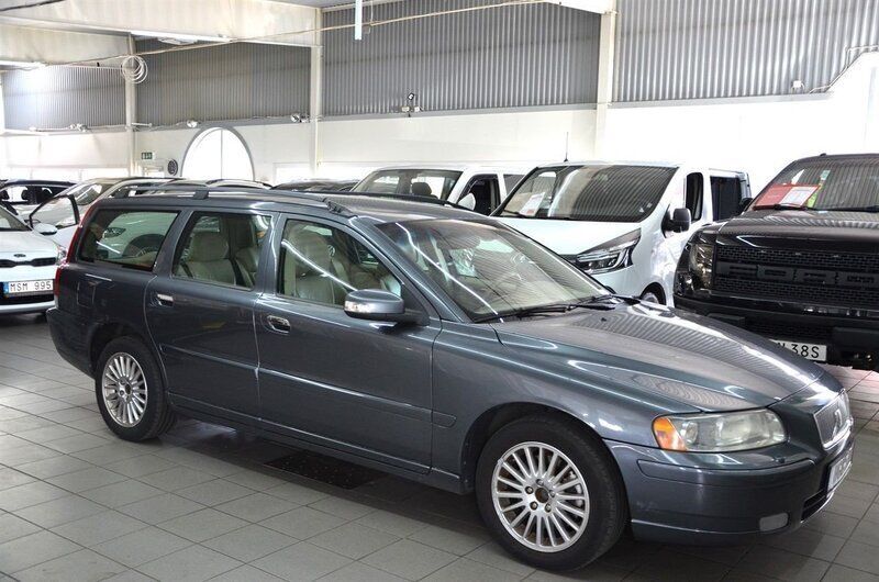 Grå Begagnad 2006 Volvo V70 Momentum Kombi | 59 900 kr (Dyr) - Bild 1/4