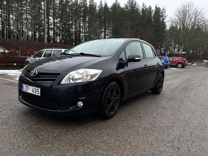 Begagnad Toyota Auris 132 HK (97 kW) 2011 Halvkombi
