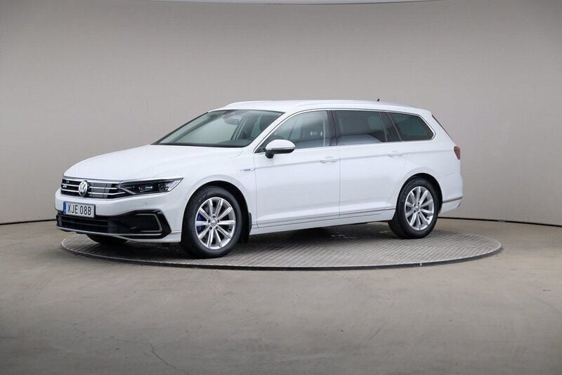 Vit Begagnad 2019 VW Passat Executive Kombi | 205 000 kr (Bra pris) - Bild 1/4