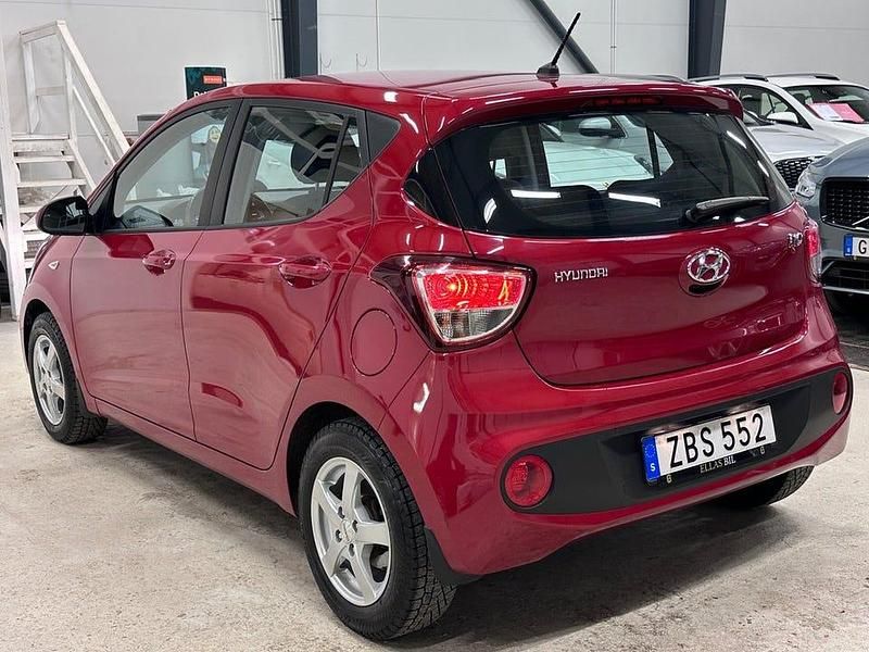 Begagnad Hyundai i10 67 HK (49 kW) 2017 Röd Halvkombi