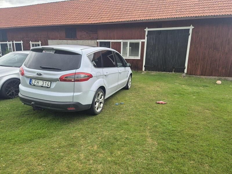 Vit Begagnad 2011 Ford S-MAX Business Edition Minibuss | 33 000 kr (Superpris) - Bild 1/4