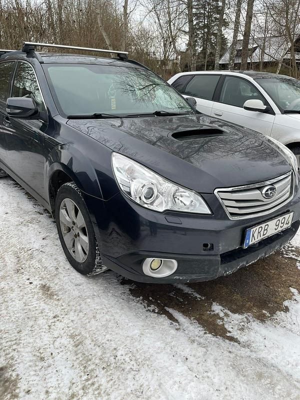 Begagnad Subaru Outback 150 HK (110 kW) 2010 Grå metallic Kombi
