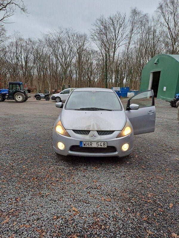 Silver Begagnad 2004 Mitsubishi Grandis Minibuss | 19 500 kr (Marknadspris) - Bild 1/4