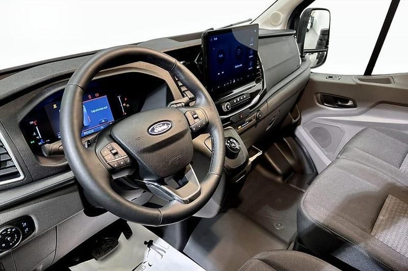 Begagnad Ford Transit Trend 172 HK (126 kW) 2024 Svart Van