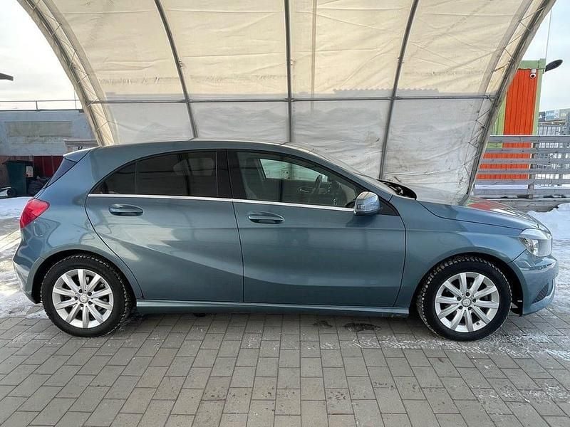 Begagnad Mercedes A180 Style 109 HK (80 kW) 2013 Ljusblå Halvkombi