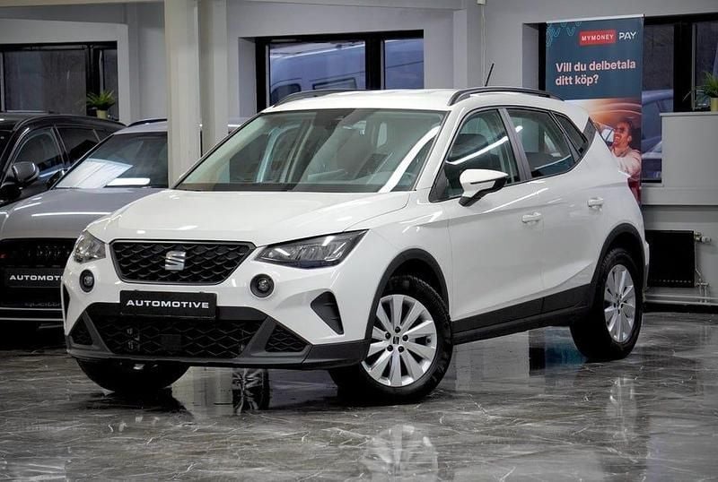 Vit Begagnad 2022 Seat Arona Comfort SUV | 169 900 kr (Marknadspris) - Bild 1/4