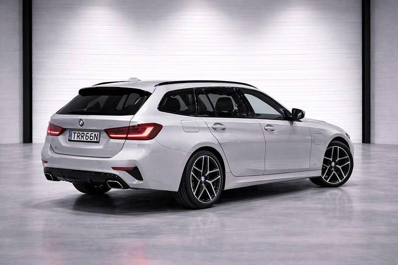 Begagnad BMW 330 292 HK (214 kW) 2021 Silver Kombi