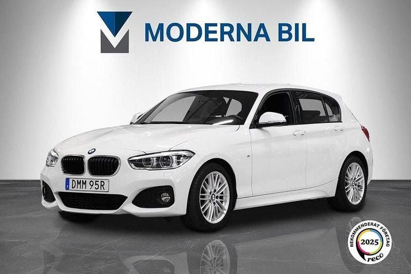 Vit Begagnad 2019 BMW 120 M Sport Halvkombi | 224 700 kr (Bra pris) - Bild 1/4