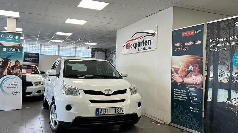 Vit Begagnad 2009 Toyota Urban Cruiser SUV | 36 900 kr (Bra pris) - Bild 1/4
