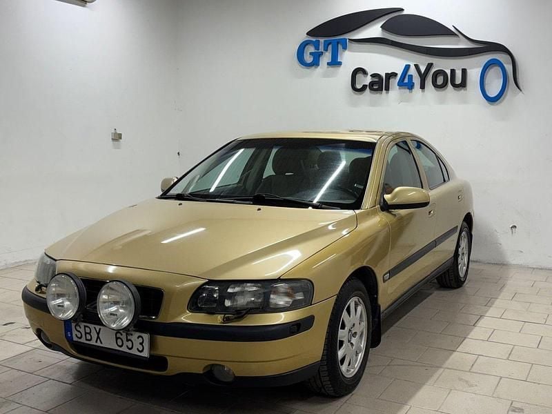 Gul Begagnad 2000 Volvo S60 Business Edition Sedan | 27 500 kr (Marknadspris) - Bild 1/4