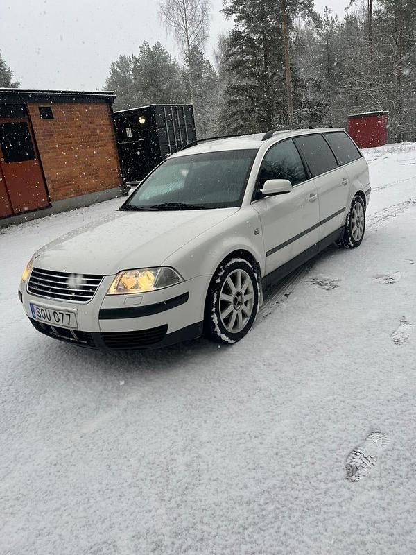 Begagnad 2002 VW Passat Kombi | 15 000 kr (Marknadspris) - Bild 1/4