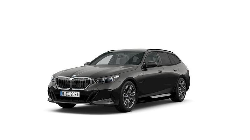 Grå Begagnad 2025 BMW 530e M Sport Kombi | 709 500 kr (Bra pris) - Bild 1/4