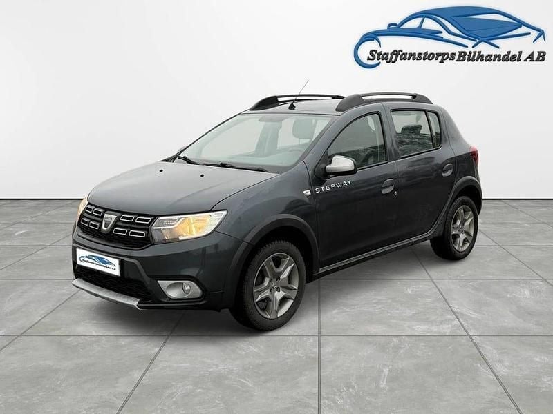 Mörkgrå Begagnad 2017 Dacia Sandero Stepway Kombi | 59 900 kr (Bra pris) - Bild 1/4