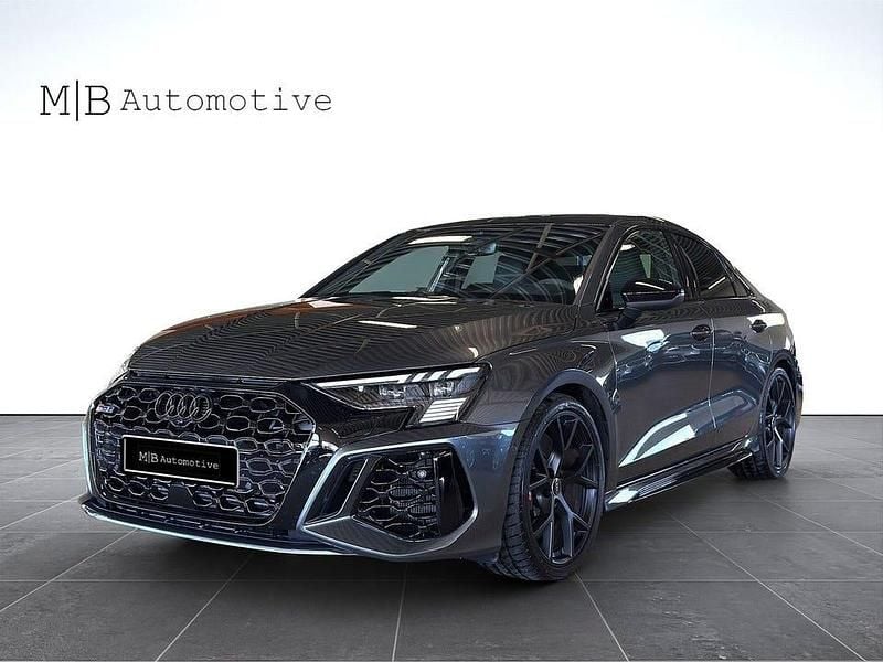Grå Begagnad 2024 Audi RS3 Design Sedan | 659 900 kr (Marknadspris) - Bild 1/4