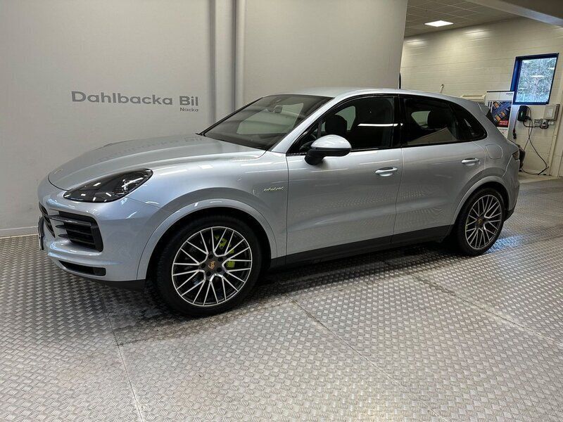 Silver Begagnad 2022 Porsche Cayenne SUV | 825 000 kr (Bra pris) - Bild 1/4