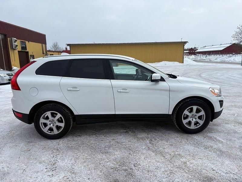 Begagnad Volvo XC60 Summum 163 HK (119 kW) 2012 Vit SUV