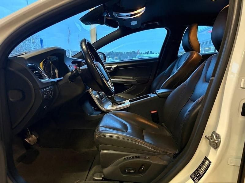 Begagnad Volvo S60 CC Standard 150 HK (110 kW) 2017 Vit Sedan