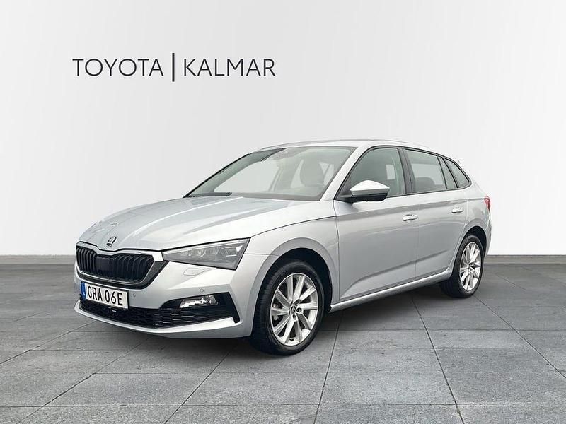 Silver Begagnad 2023 Skoda Scala Style Halvkombi | 219 000 kr (Marknadspris) - Bild 1/4