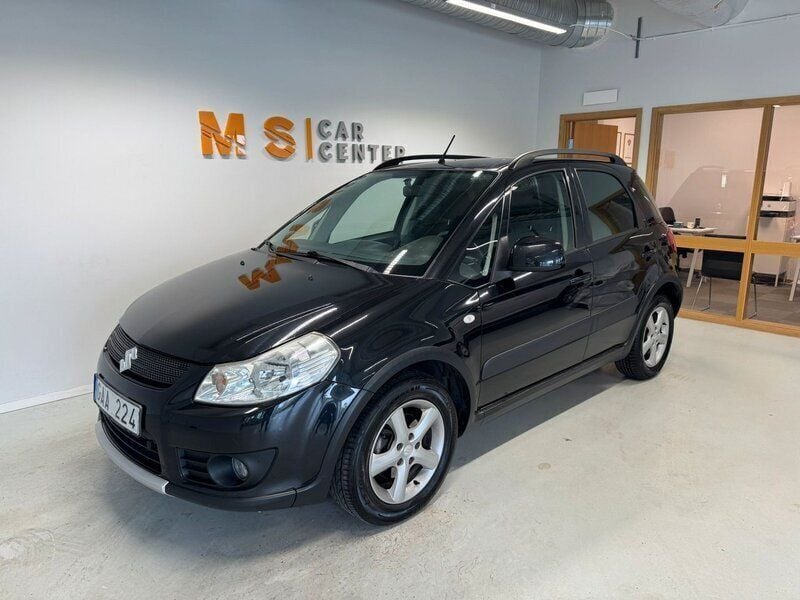 Svart Begagnad 2007 Suzuki SX4 Halvkombi | 67 900 kr (Lite dyr) - Bild 1/4