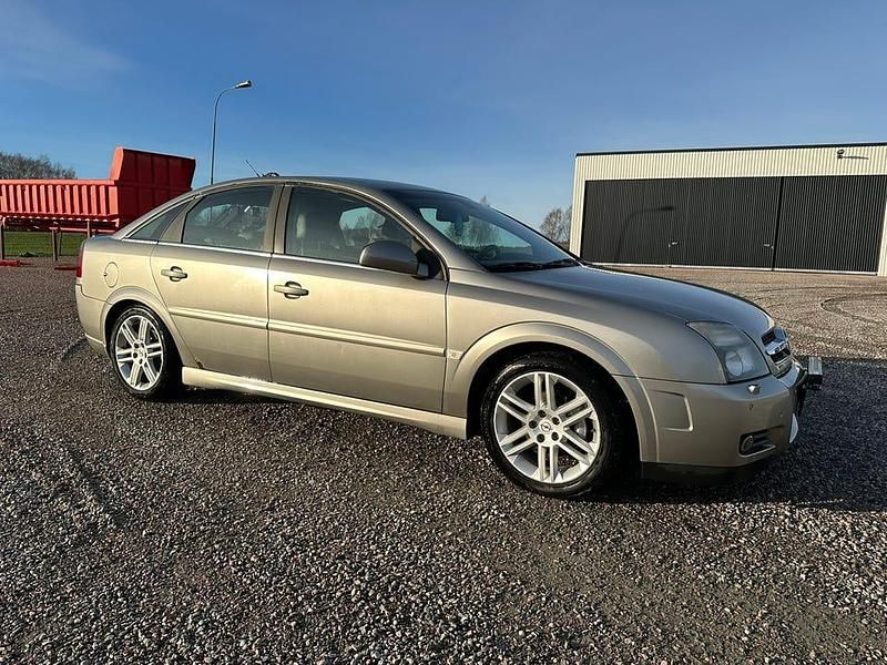 Begagnad 2003 Opel Vectra GTS Halvkombi | 25 000 kr - Bild 1/4