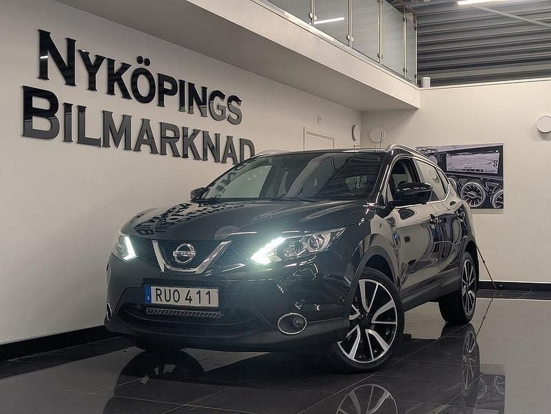 Svart Begagnad 2015 Nissan Qashqai 360º SUV | 137 900 kr (Marknadspris) - Bild 1/4