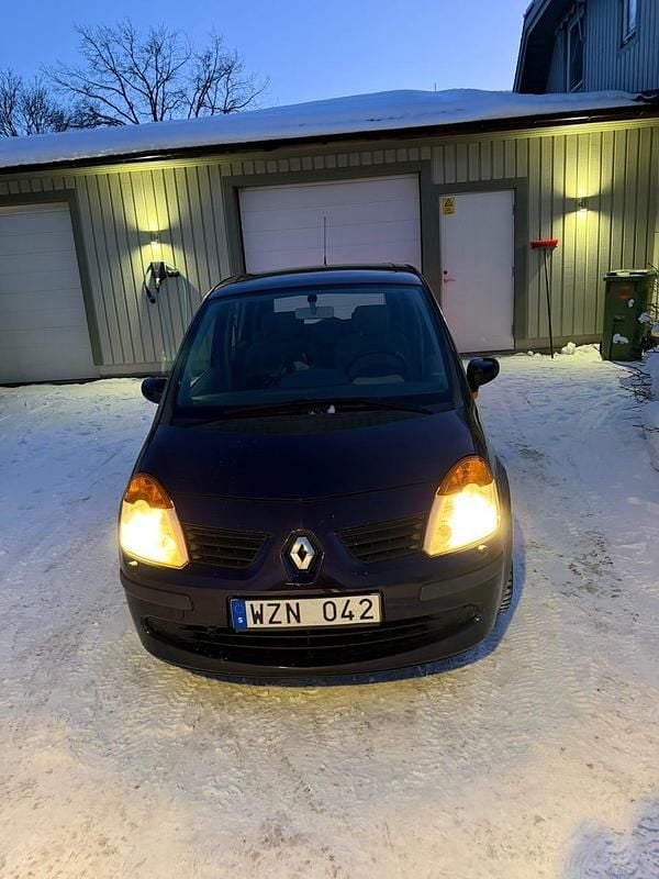 Lila Begagnad 2006 Renault Modus Minibuss | 30 000 kr (Marknadspris) - Bild 1/4