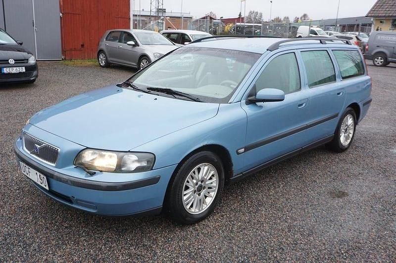 Blå Begagnad 2003 Volvo V70 Kombi | 24 900 kr (Marknadspris) - Bild 1/4