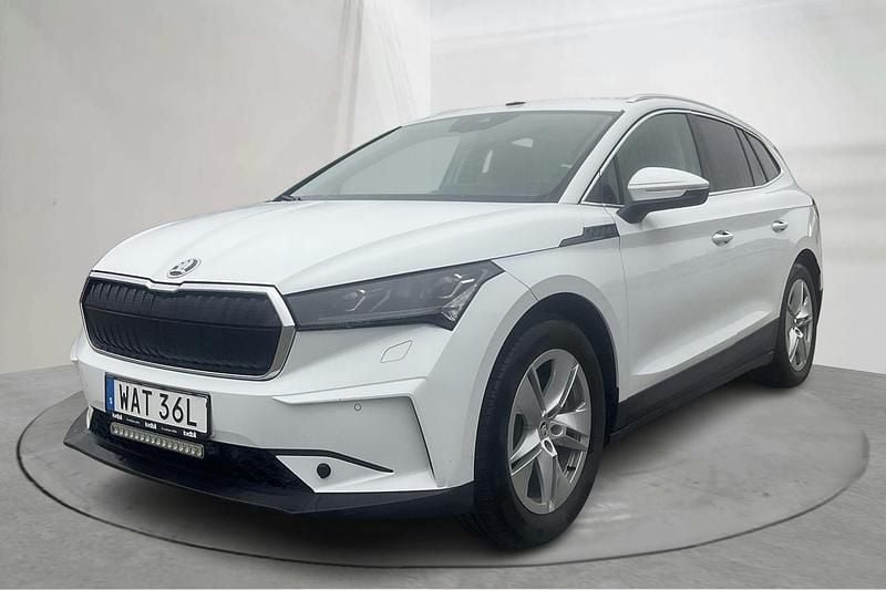 Vit Begagnad 2023 Skoda Enyaq iV SUV | 399 000 kr (Superpris) - Bild 1/4