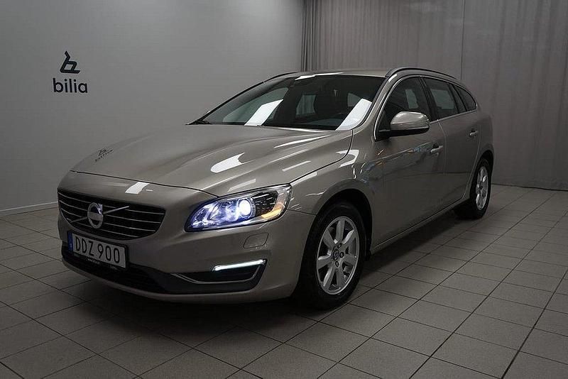 Ljusbrun Begagnad 2014 Volvo V60 Business Edition Kombi | 149 900 kr (Marknadspris) - Bild 1/3