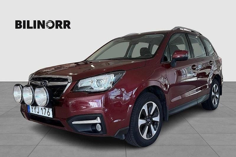 Ljusröd Begagnad 2017 Subaru Forester SUV | 239 900 kr (Marknadspris) - Bild 1/4