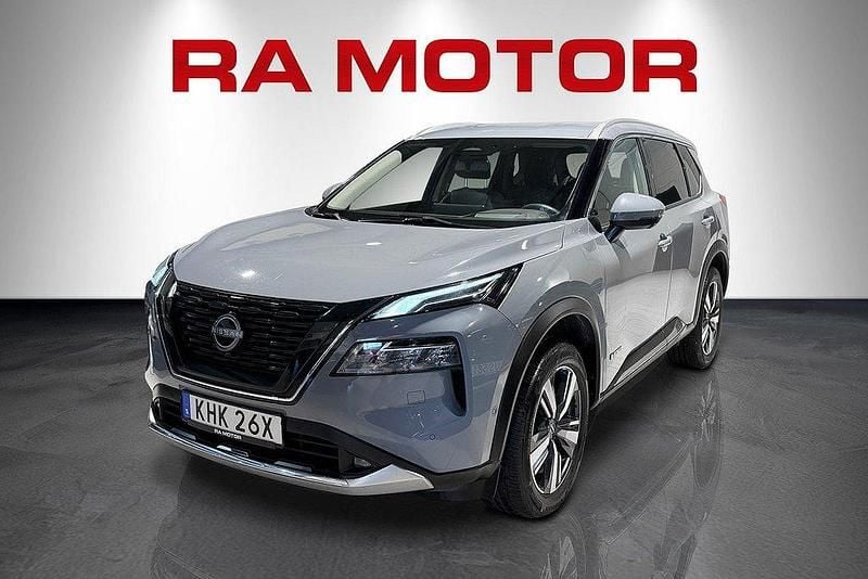 Ljusgrå Begagnad 2023 Nissan X-Trail Tekna SUV | 339 900 kr (Superpris) - Bild 1/4