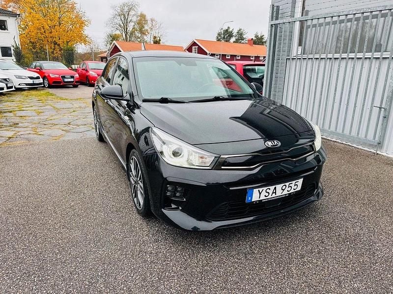 Svart Begagnad 2018 Kia Rio GT-Line Halvkombi | 149 900 kr (Marknadspris) - Bild 1/4
