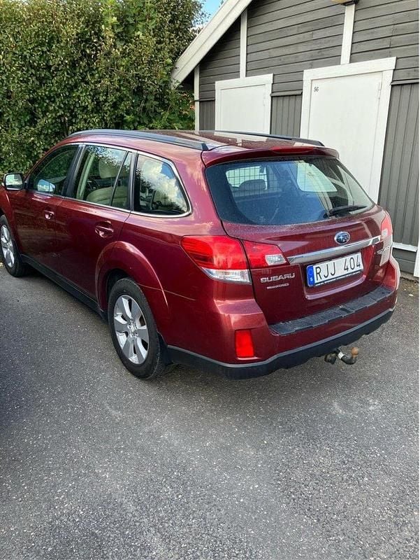 Röd Begagnad 2011 Subaru Outback SUV | 65 000 kr (Bra pris) - Bild 1/4