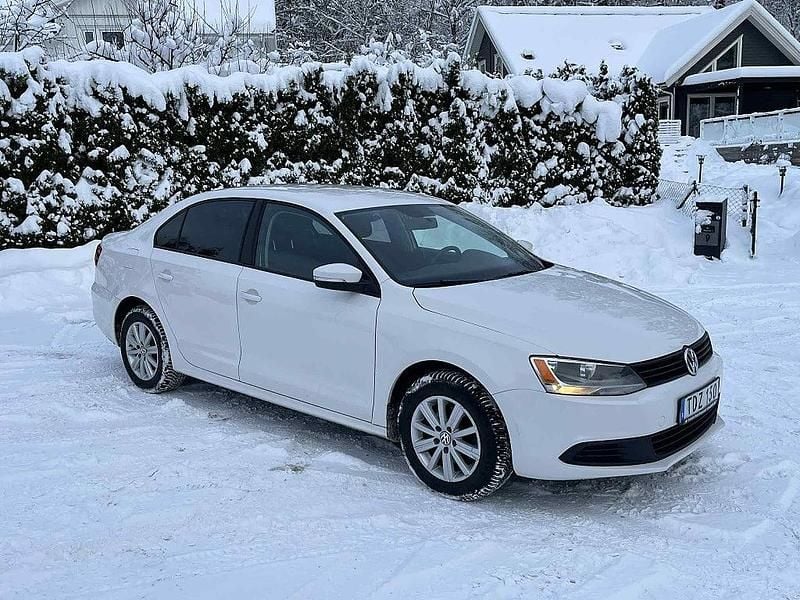 Vit Begagnad 2011 VW Jetta SE Sedan | 49 900 kr - Bild 1/4