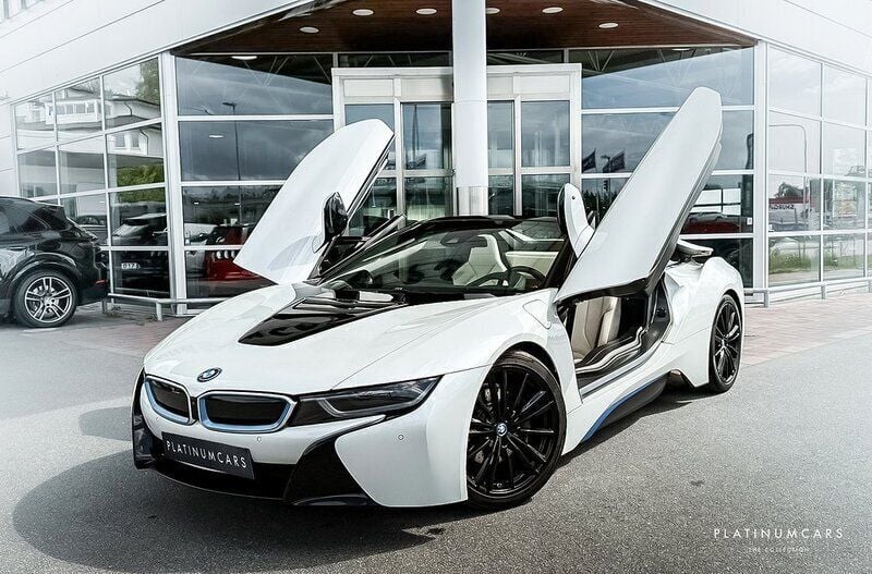 Vit Begagnad 2018 BMW i8 Sportkupé | 995 000 kr - Bild 1/4