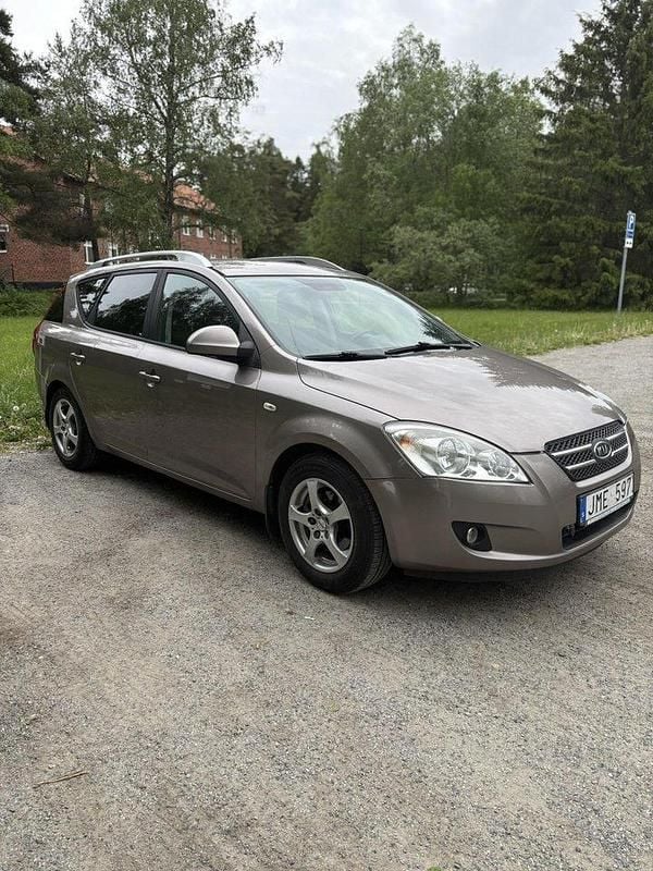 Grå Begagnad 2008 Kia Ceed 4 Kombi | 29 900 kr (Bra pris) - Bild 1/4