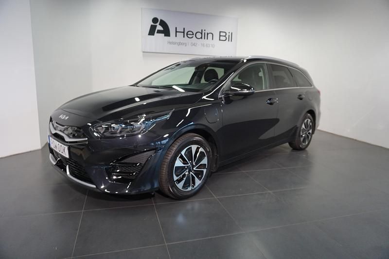 Svart Begagnad 2023 Kia Ceed Sportswagon Kombi | 249 990 kr - Bild 1/4