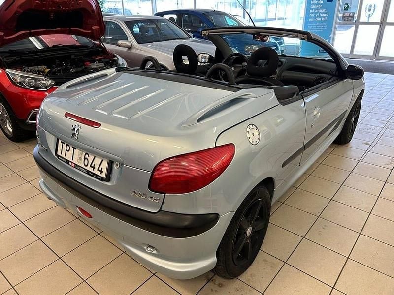 Begagnad Peugeot 206 CC 109 HK (80 kW) 2002 Ljusgrå Cab