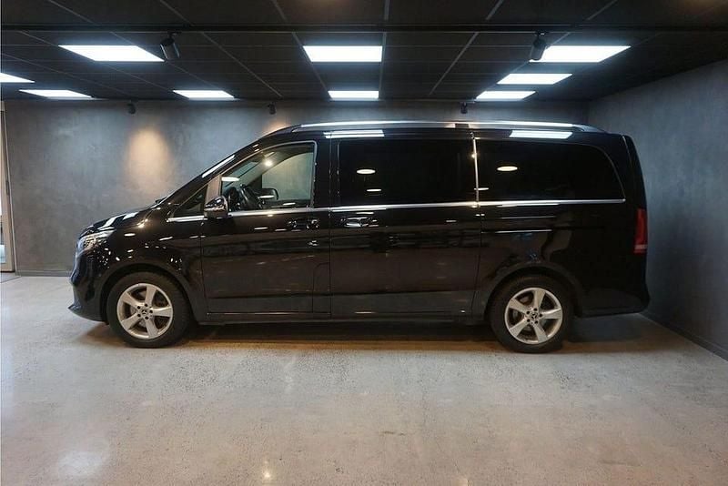 Begagnad Mercedes V300 Avantgarde 239 HK (175 kW) 2020 Svart Minibuss