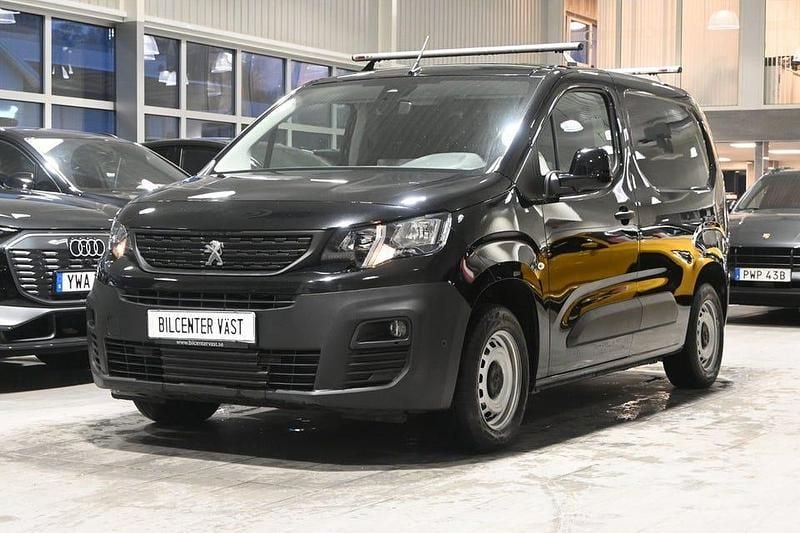 Svart Begagnad 2021 Peugeot Partner Van | 164 000 kr (Marknadspris) - Bild 1/4