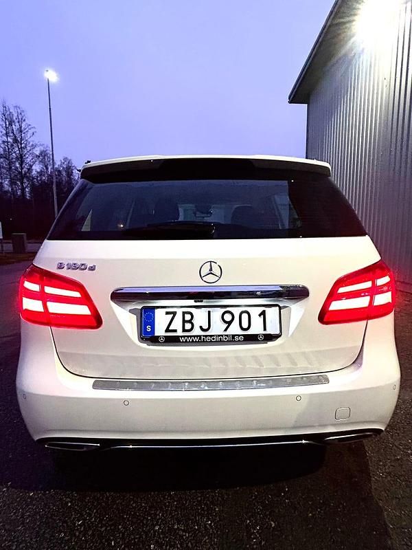 Begagnad Mercedes B180 109 HK (80 kW) 2018 Minibuss