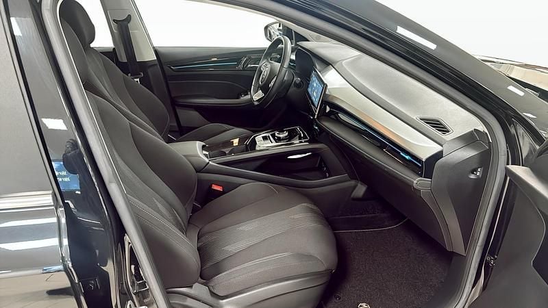 Begagnad MG MG5 EV Comfort 130 kW (177 HK) 2022 Svart Kombi