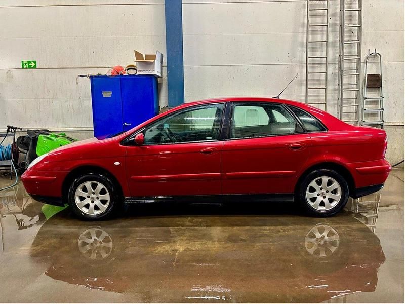 Röd Begagnad 2004 Citroën C5 Halvkombi | 14 000 kr (Marknadspris) - Bild 1/4